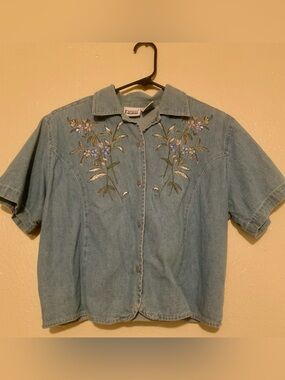 Vtg Cool Capacity Petites Light Blue Denim Embroidered Button-Front Shirt
